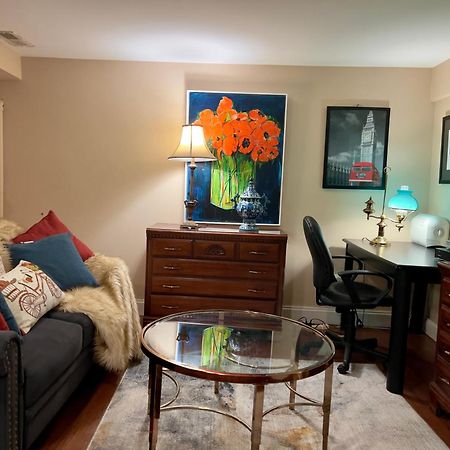 Charming 1-Bedroom Basement Close To Dc Pets Allowed Arlington Exterior photo